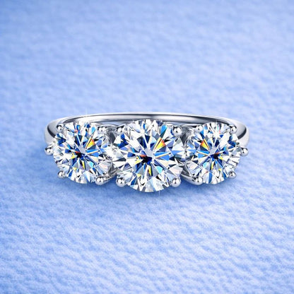 TRIPLE MOISSANITE RING