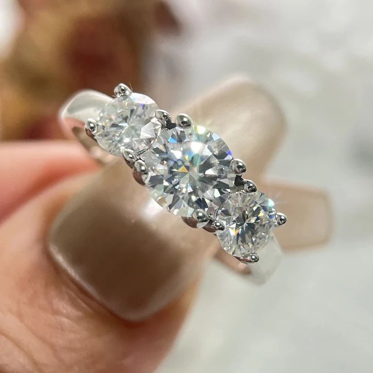 TRIPLE MOISSANITE RING