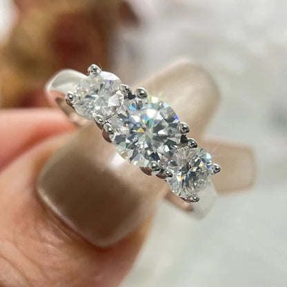 TRIPLE MOISSANITE RING